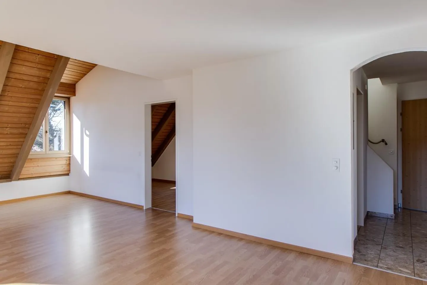 4.5 Zimmer-Maisonettewohnung in Hombrechtikon zu vermieten! - Foto 6 von 11