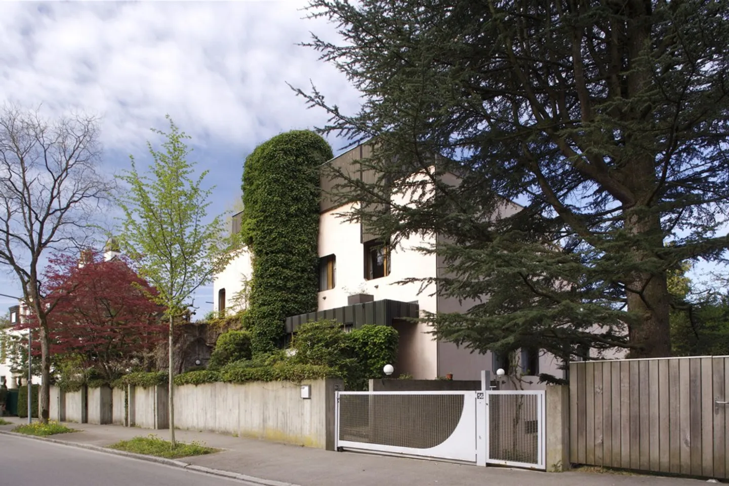 Listed architectural treasure in an exclusive location on Zürichberg - Photo 4 of 4