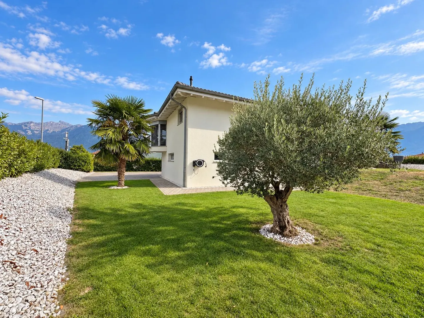 Renovierte Einzelvilla in Collombey-Muraz; Terrasse von über 100 m² und großer Garten - Foto 25 von 34