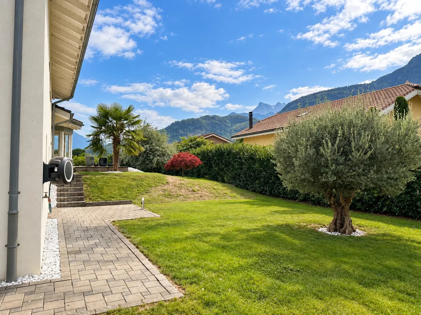 Renovierte Einzelvilla in Collombey-Muraz; Terrasse von über 100 m² und großer Garten - Foto 26 von 34