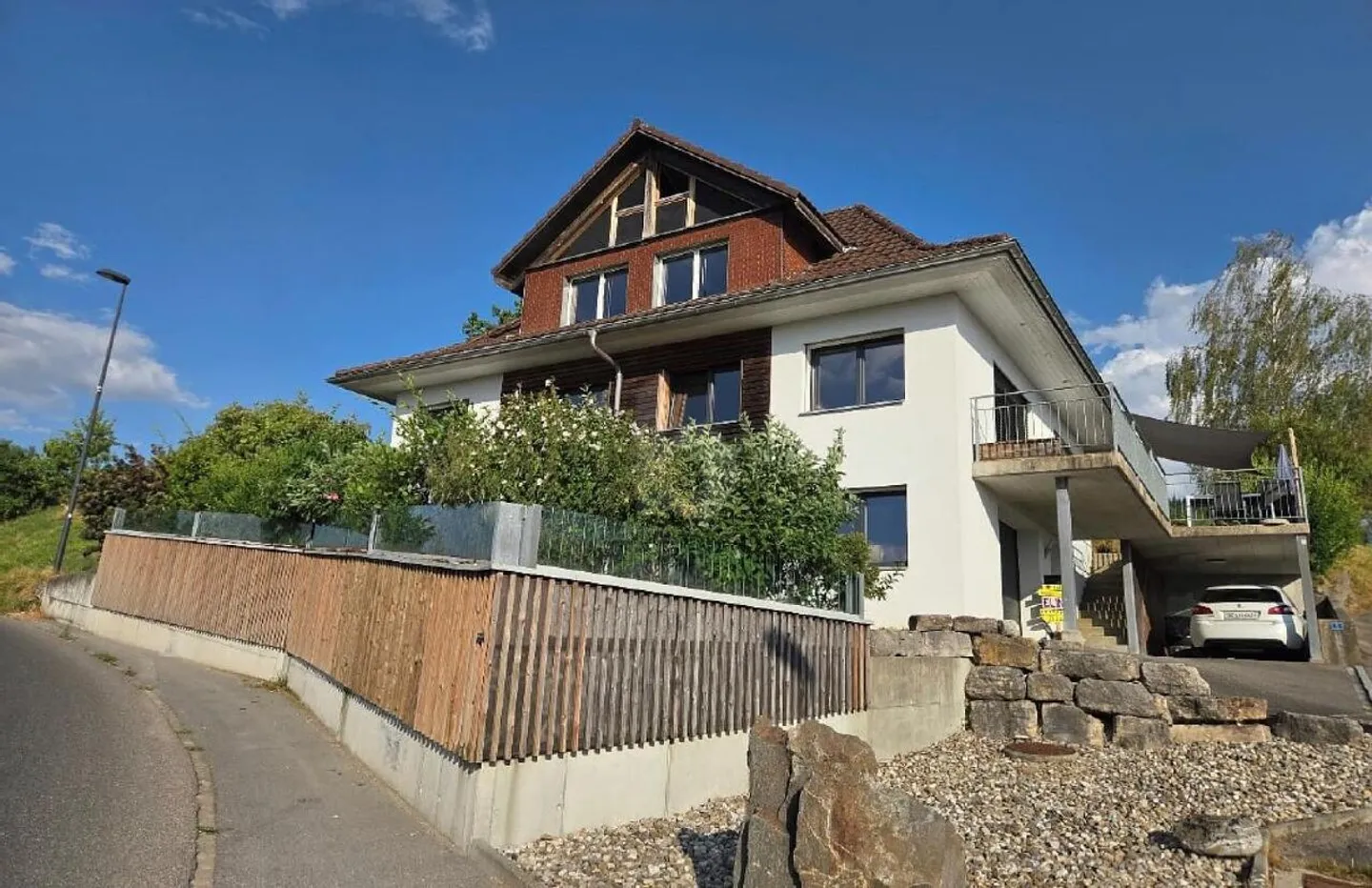 SPACIEUX AVEC APPARTEMENT INDÉPENDANT - Photo 1 sur 5