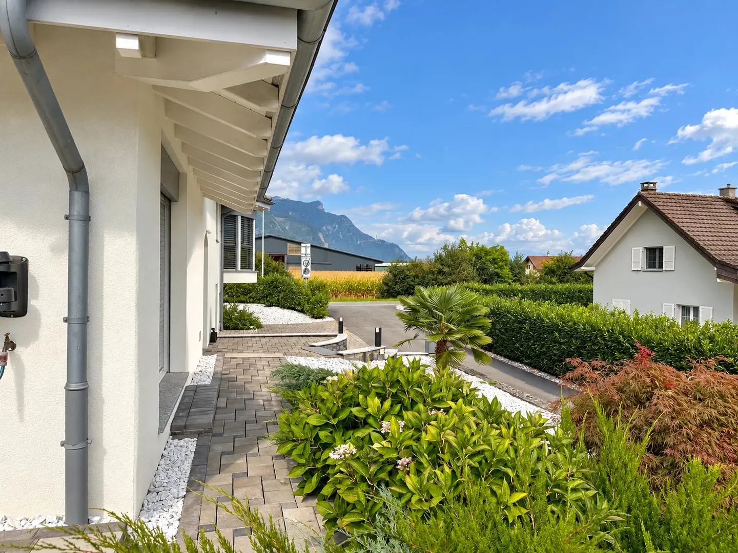 Renovierte Einzelvilla in Collombey-Muraz; Terrasse von über 100 m² und großer Garten - Foto 29 von 34