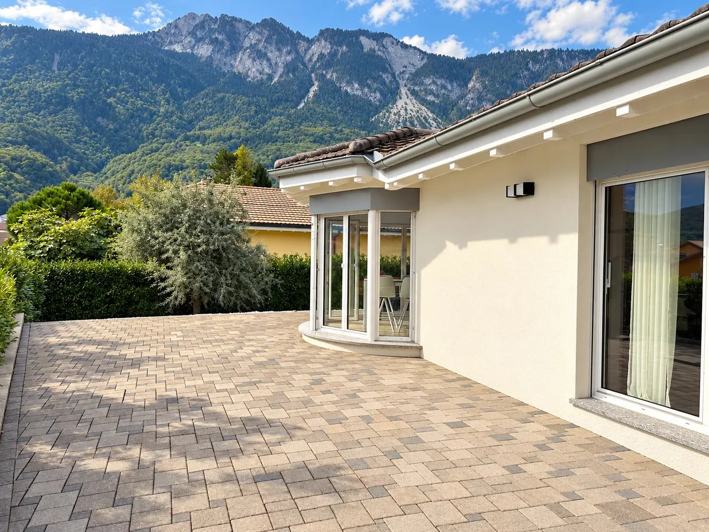Renovierte Einzelvilla in Collombey-Muraz; Terrasse von über 100 m² und großer Garten - Foto 28 von 34
