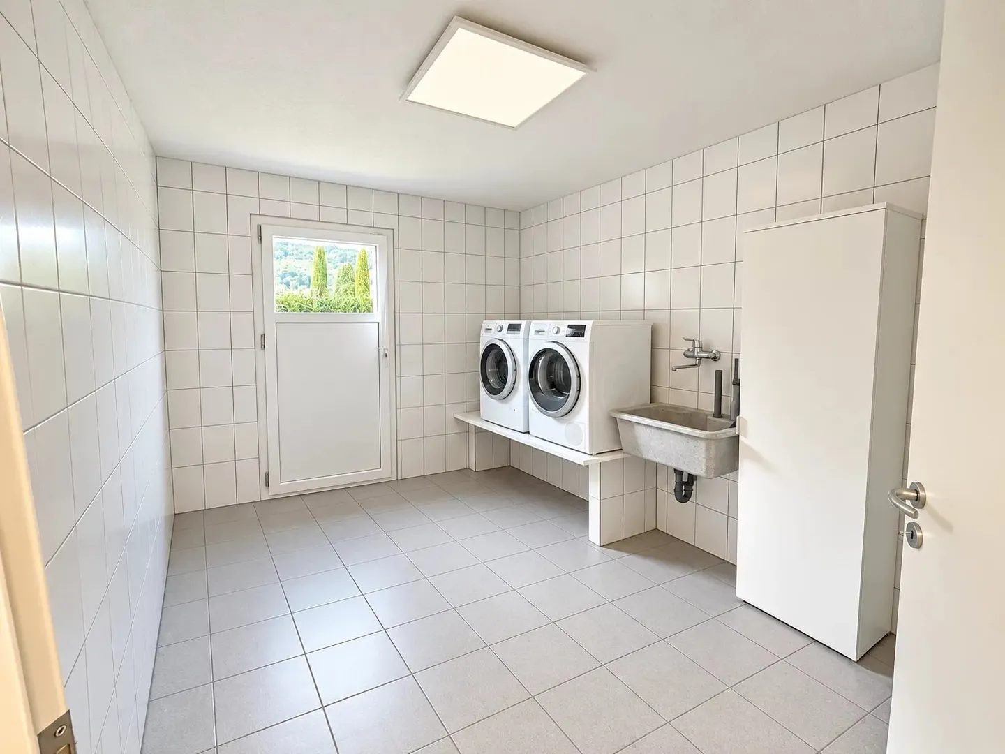 Renovierte Einzelvilla in Collombey-Muraz; Terrasse von über 100 m² und großer Garten - Foto 34 von 34
