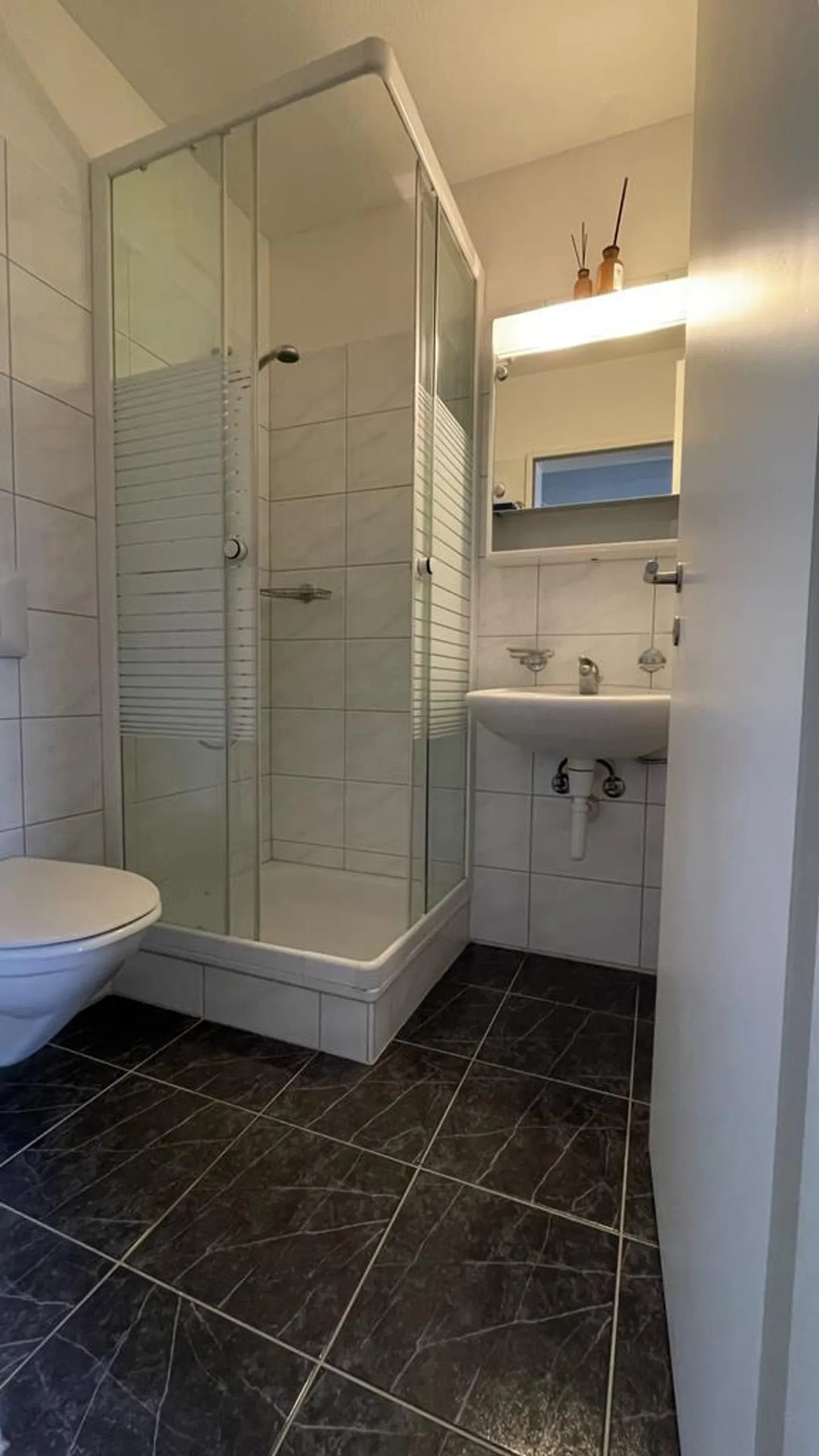 Appartement 5 1/2 pièces sur 3 étages cherche locataire ! - Photo 4 sur 11