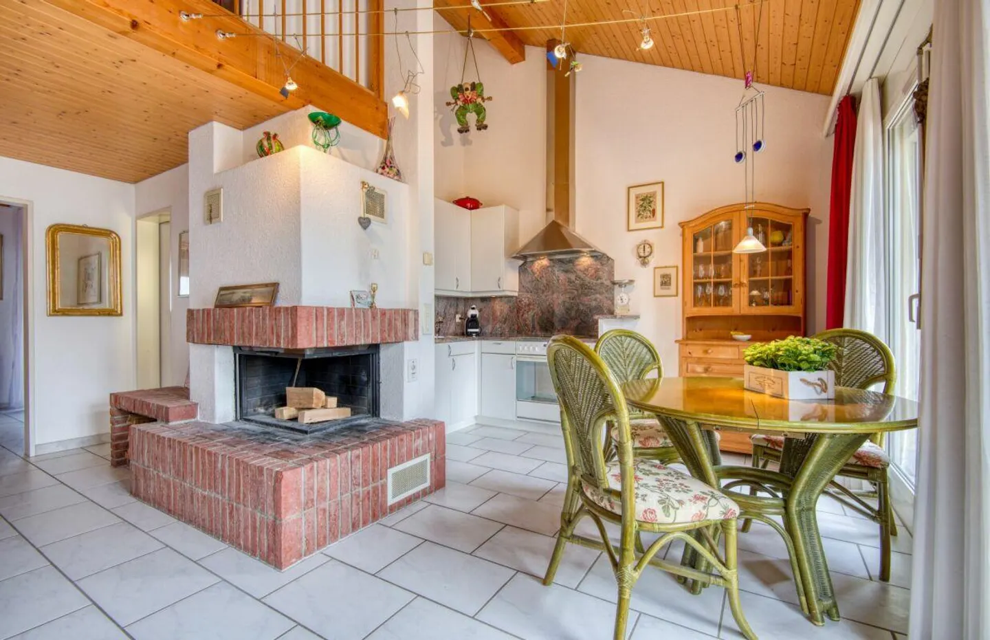 2½-Room Apartment on the Top Floor - Gallery, Fireplace, and Two Terraces - Photo 3 of 9