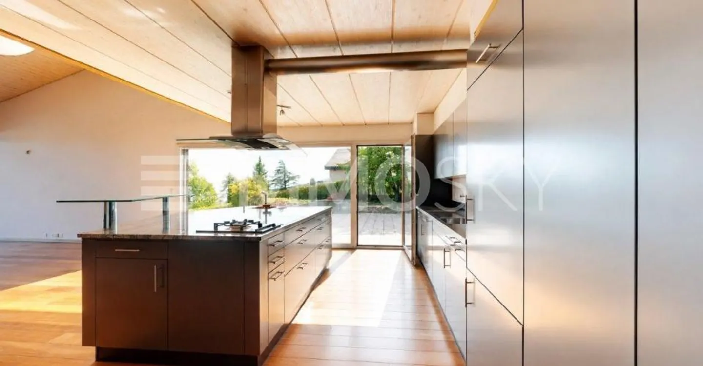 Architect Villa with Lake View - Photo 1 of 5