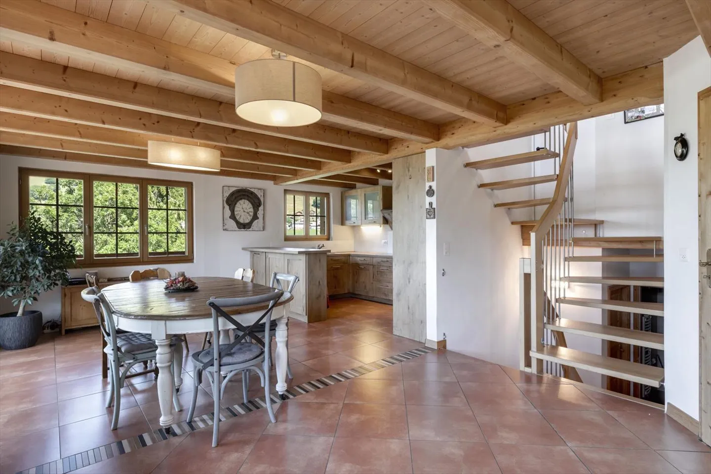 SPLENDIDO CHALET 5.5 STANZE CON POSIZIONE ECCEZIONALE! - Foto 6 di 13