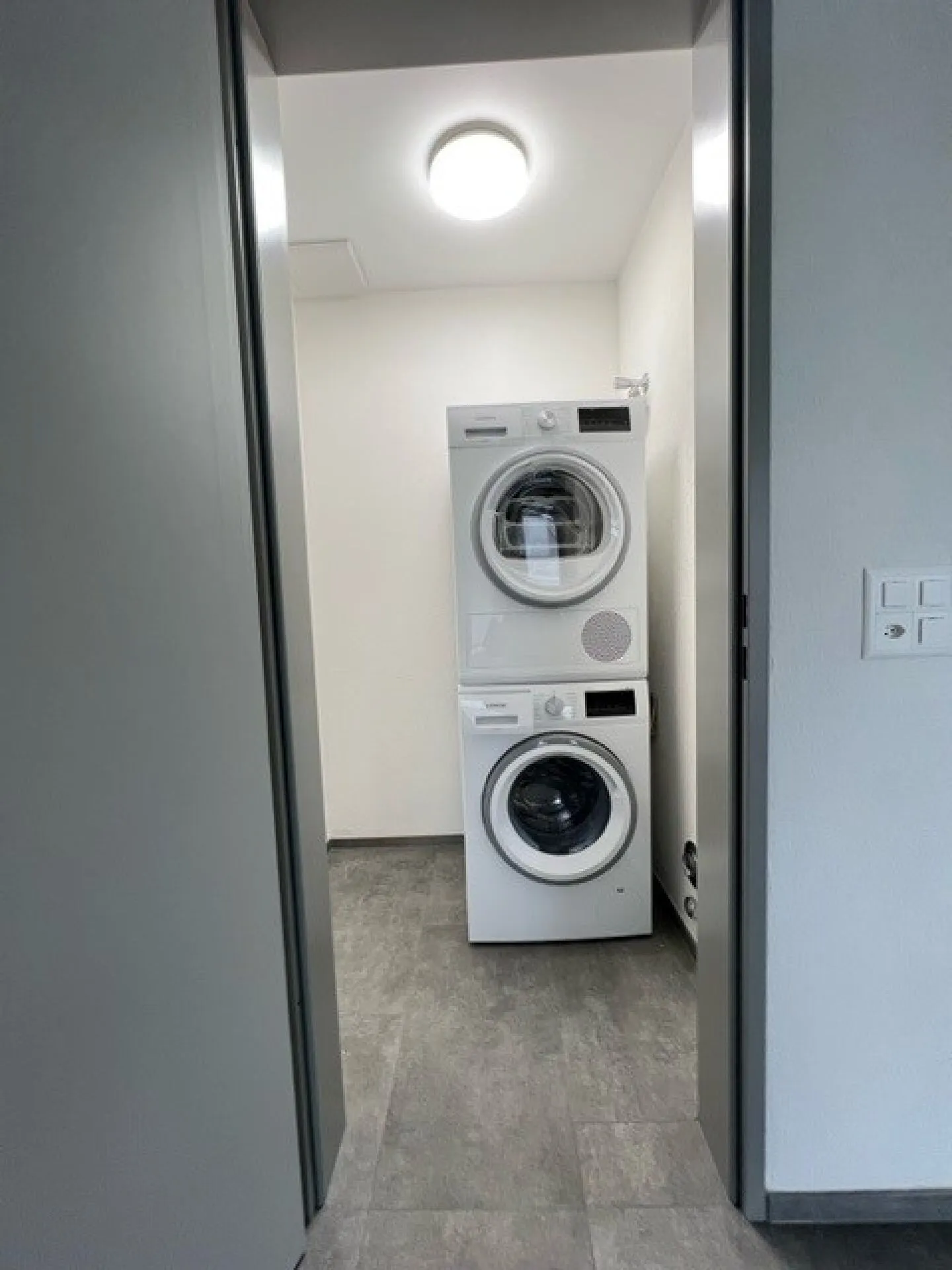 Moderne 1.5 Zimmerwohnung mit Balkon - Foto 2 von 6