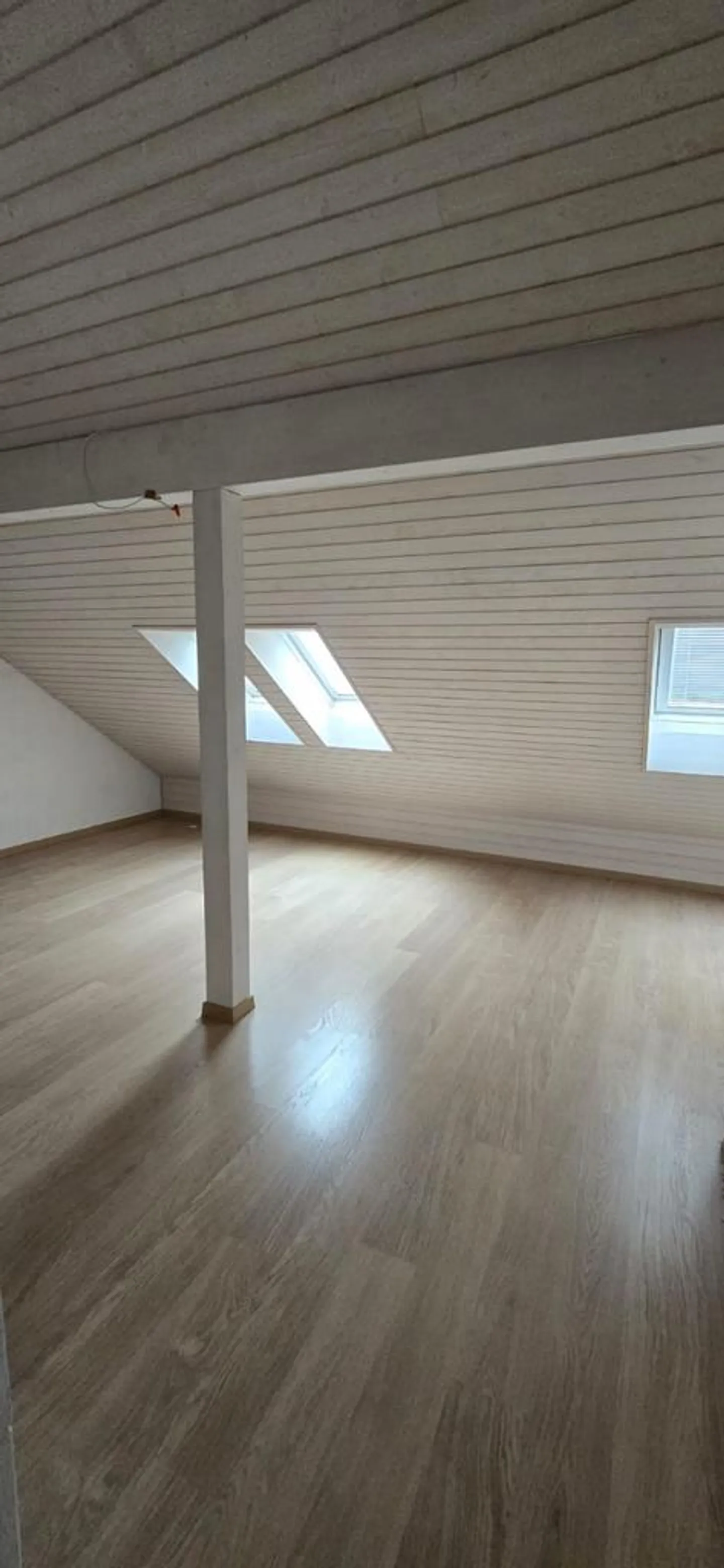 Appartement 5 1/2 pièces sur 3 étages cherche locataire ! - Photo 10 sur 11