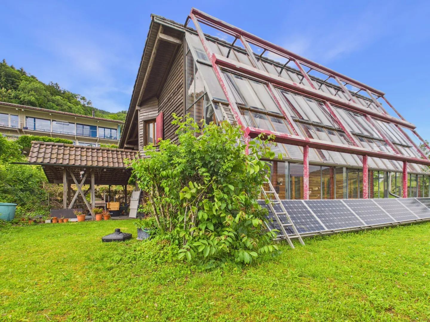 Maison multigénérationnelle avec beaucoup d'espace extérieur et une vue magnifique - Photo 1 sur 14