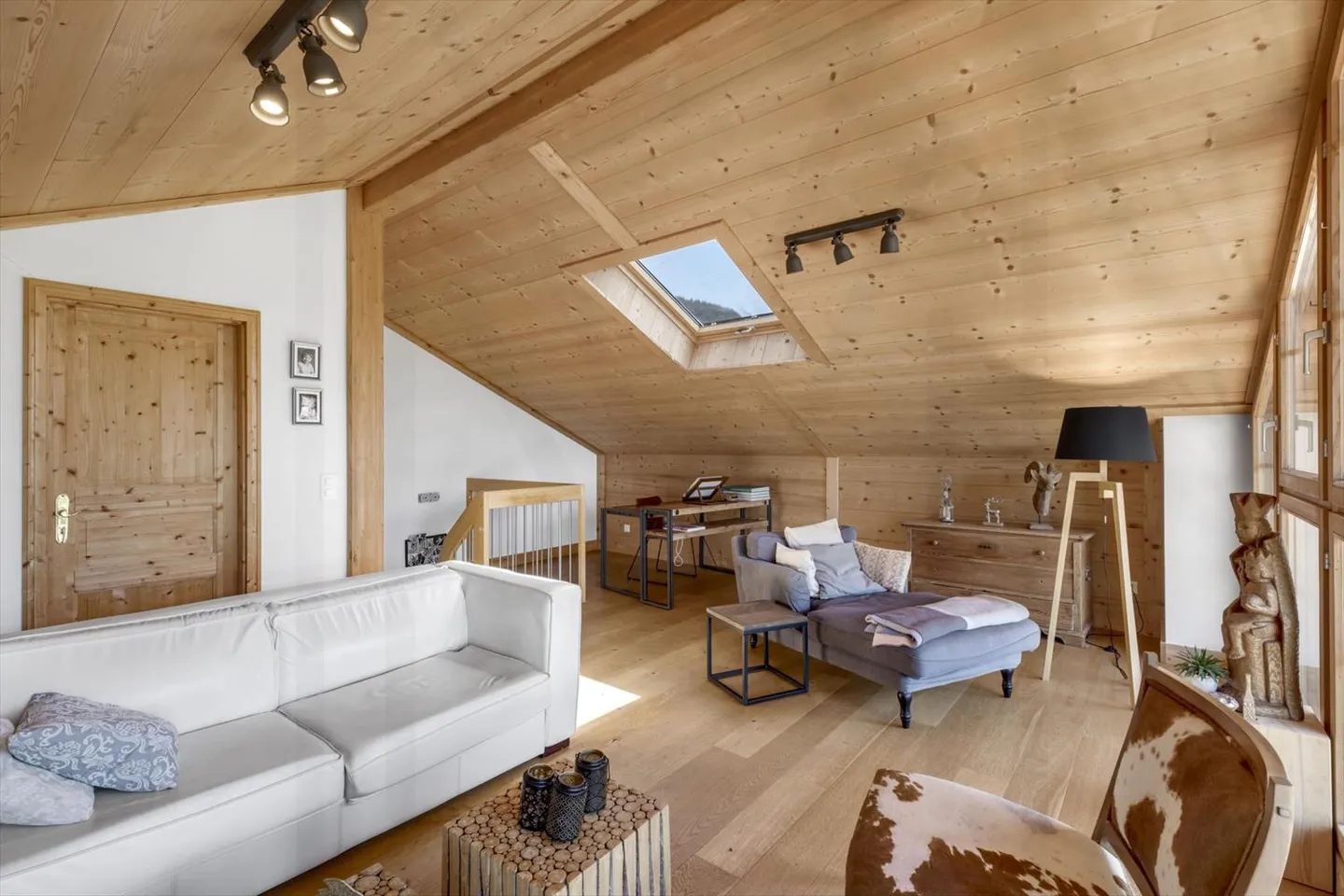 SPLENDIDO CHALET 5.5 STANZE CON POSIZIONE ECCEZIONALE! - Foto 10 di 13