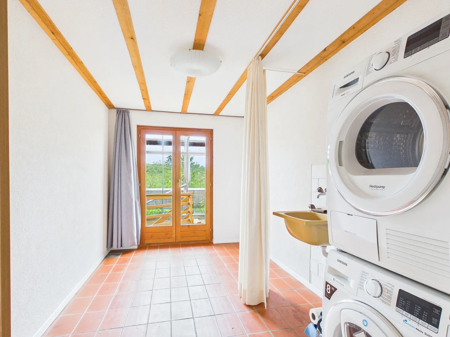 Maison multigénérationnelle avec beaucoup d'espace extérieur et une vue magnifique - Photo 5 sur 14
