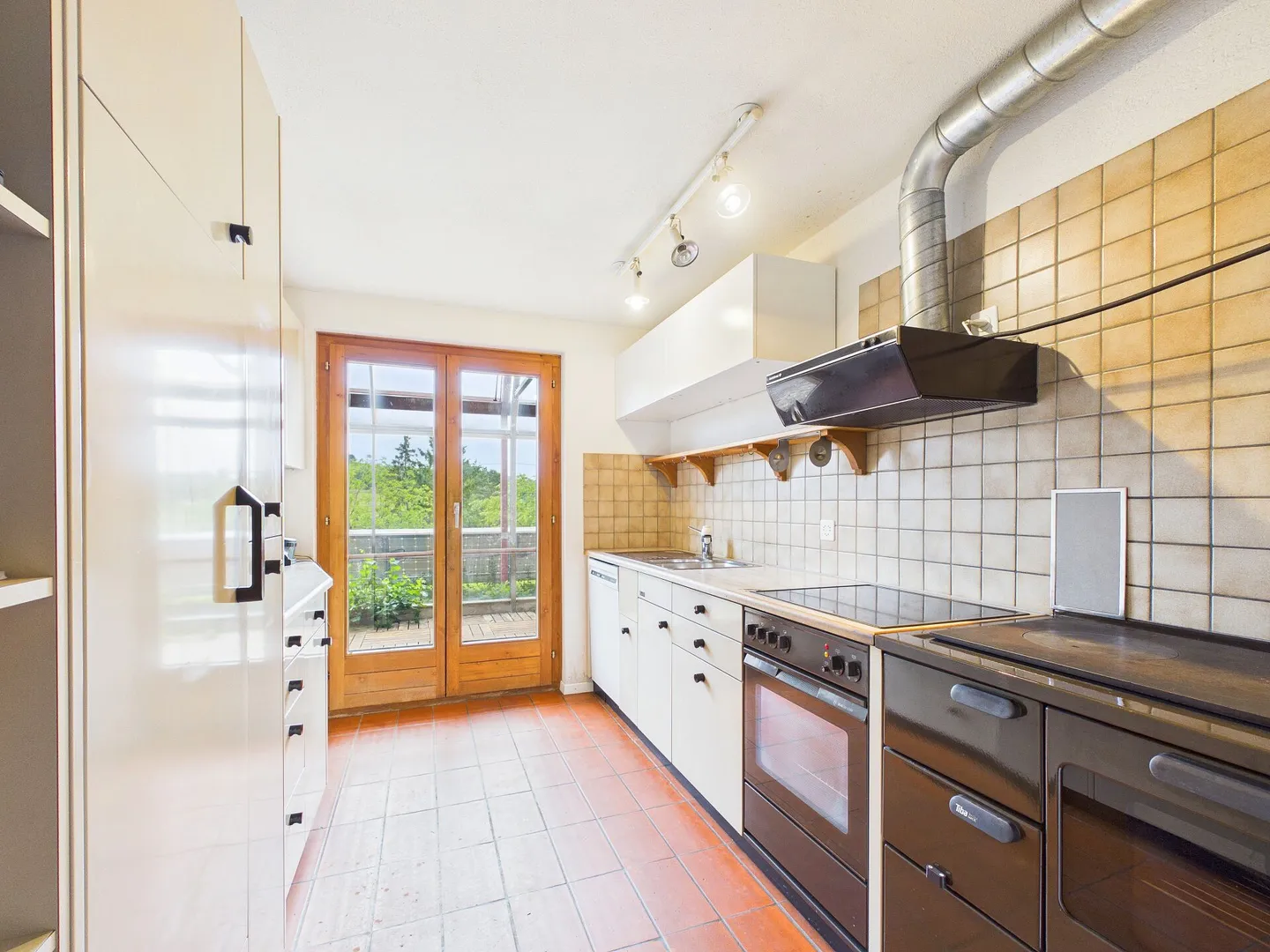 Maison multigénérationnelle avec beaucoup d'espace extérieur et une vue magnifique - Photo 6 sur 14
