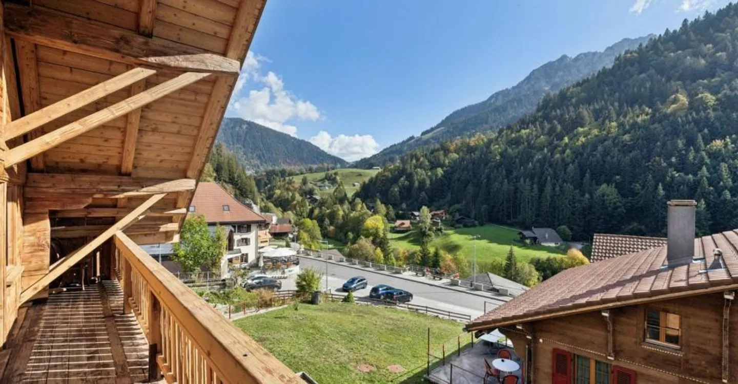 Chalet autentico di 4.5 stanze completamente ristrutturato - Foto 1 di 9