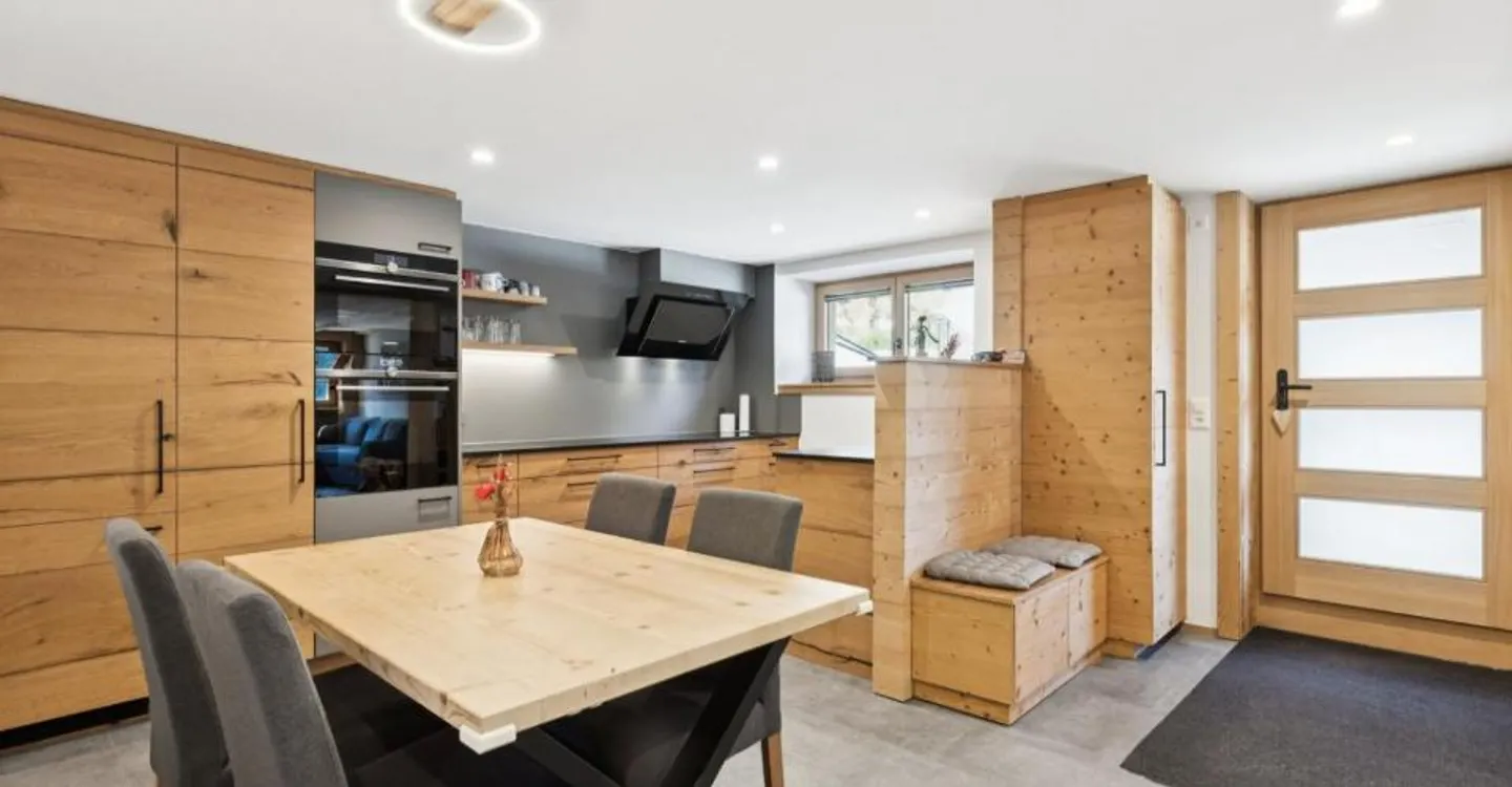 Chalet autentico di 4.5 stanze completamente ristrutturato - Foto 4 di 9