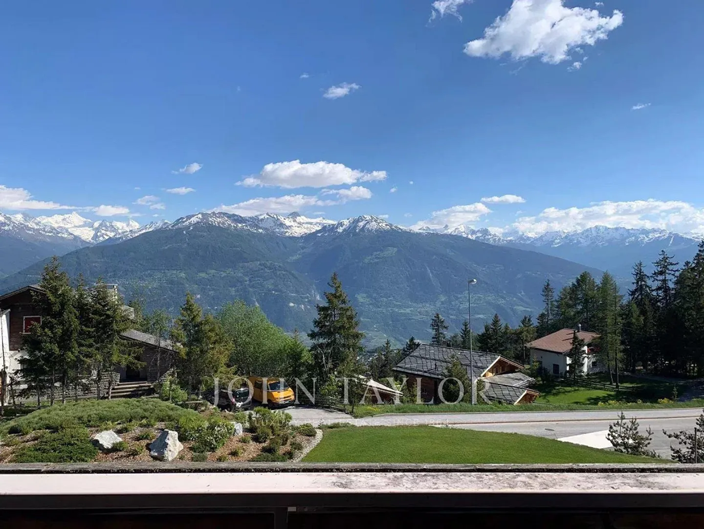 Geräumige und helle Penthousewohnung mit 5,5 Zimmern und Blick auf die Berge - Foto 9 von 9