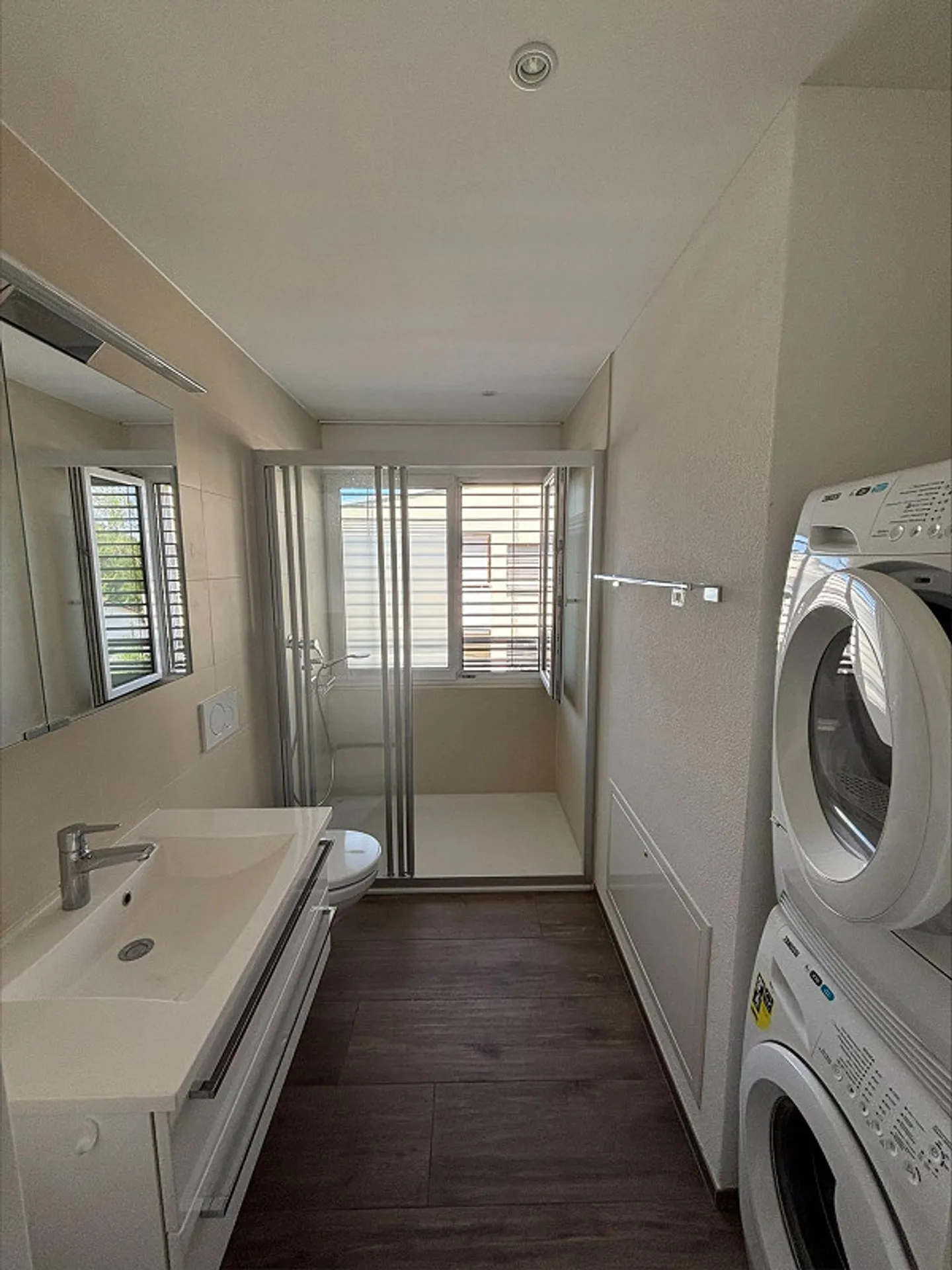Appartement attrayant de 2,5 pièces dans les combles à Seon - Photo 4 sur 5