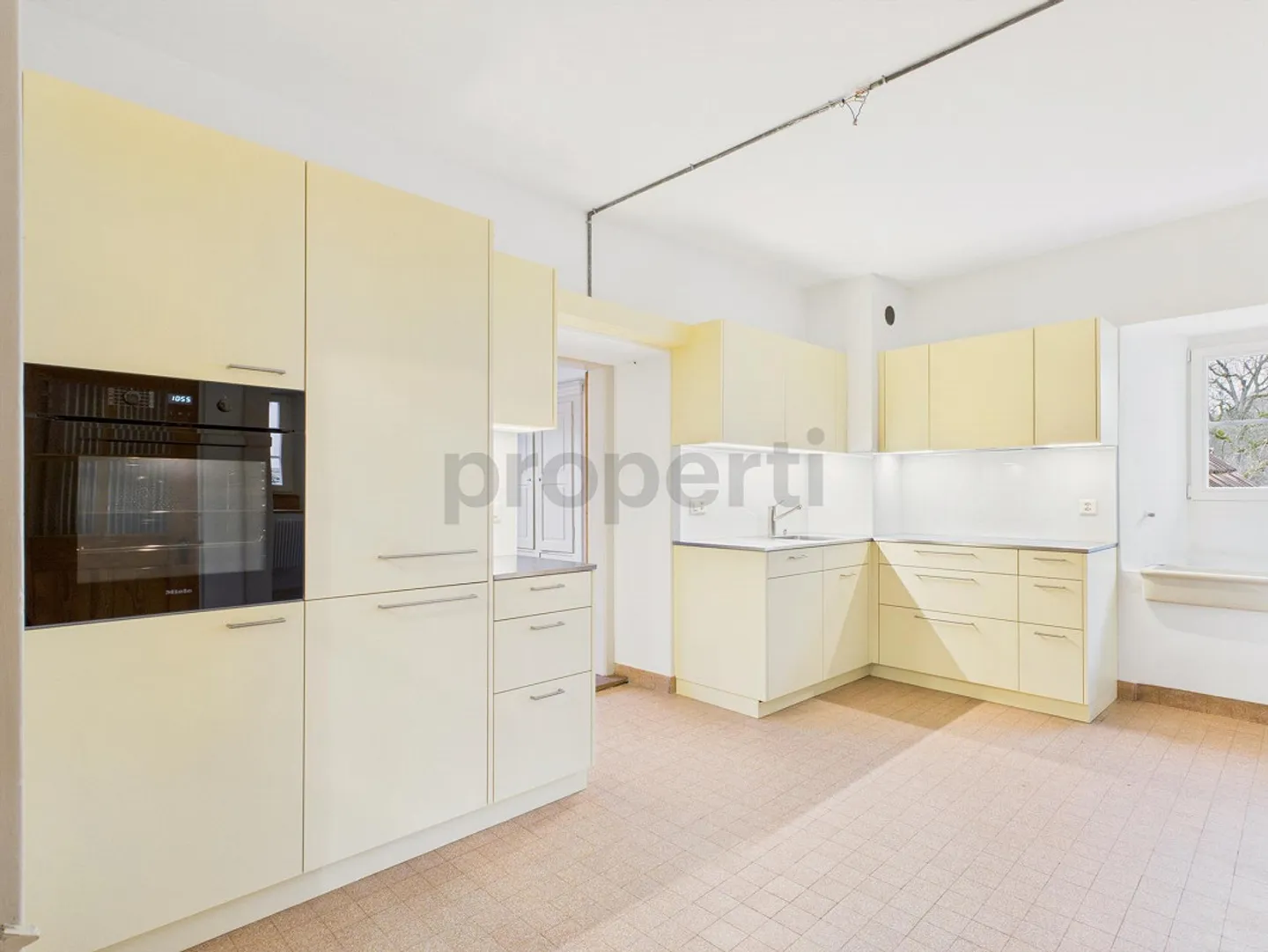Magnifique appartement historique de 3,5 pièces à Zunzgen, moderne avec des normes de haute qualité - Photo 2 sur 12