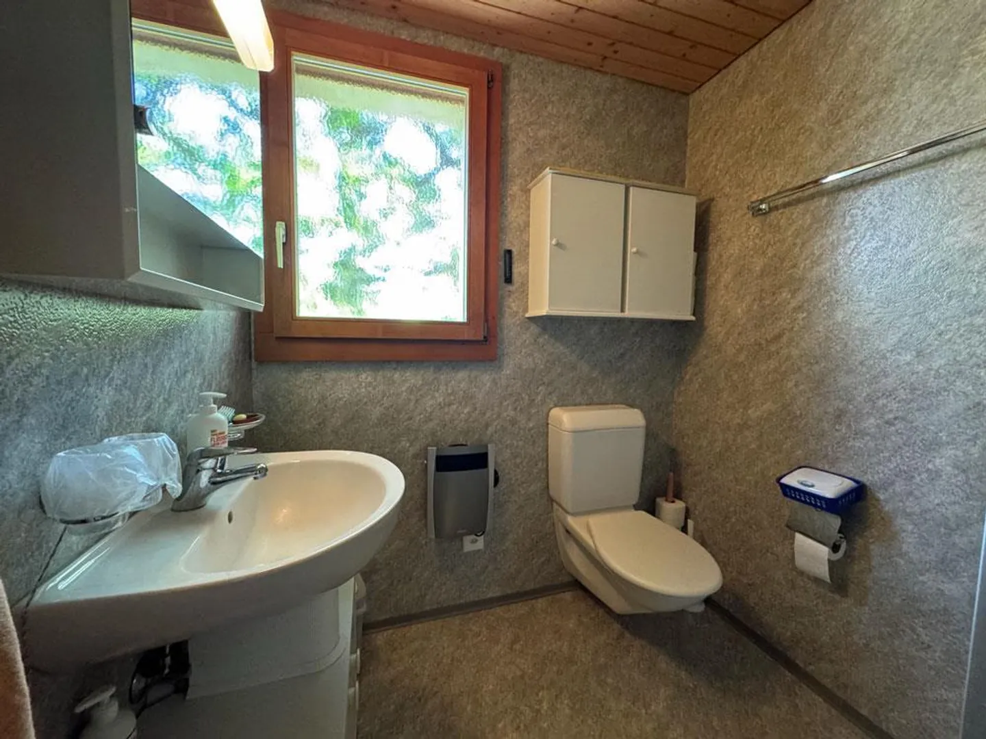 Maison familiale avec beaucoup d'espace et de possibilités d'aménagement - Photo 7 sur 14