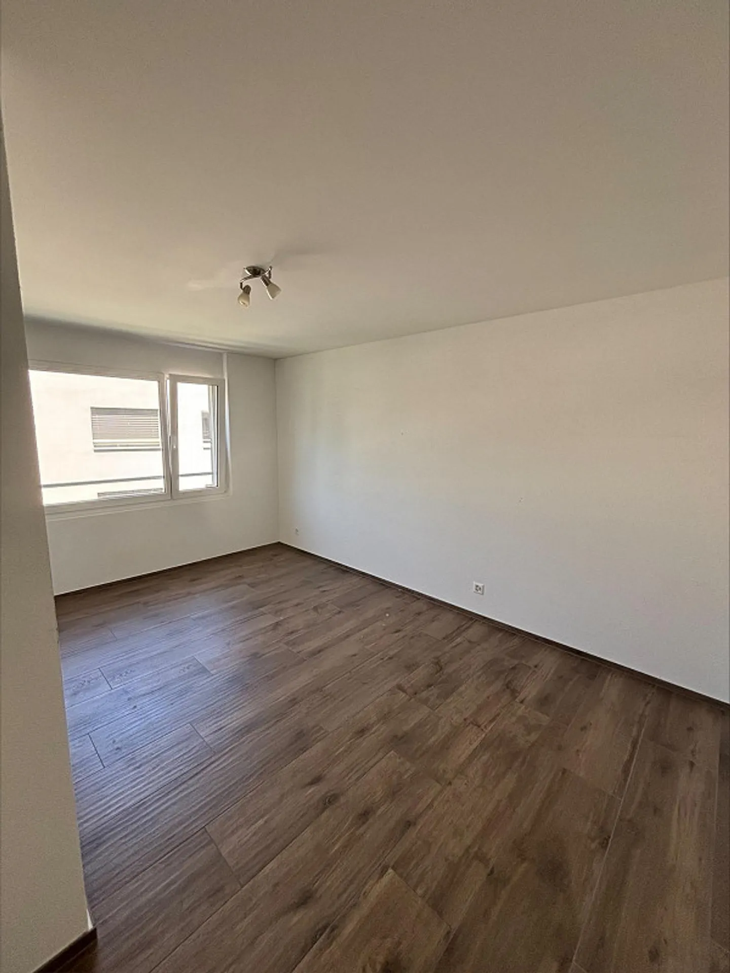 Appartement attrayant de 2,5 pièces dans les combles à Seon - Photo 3 sur 5