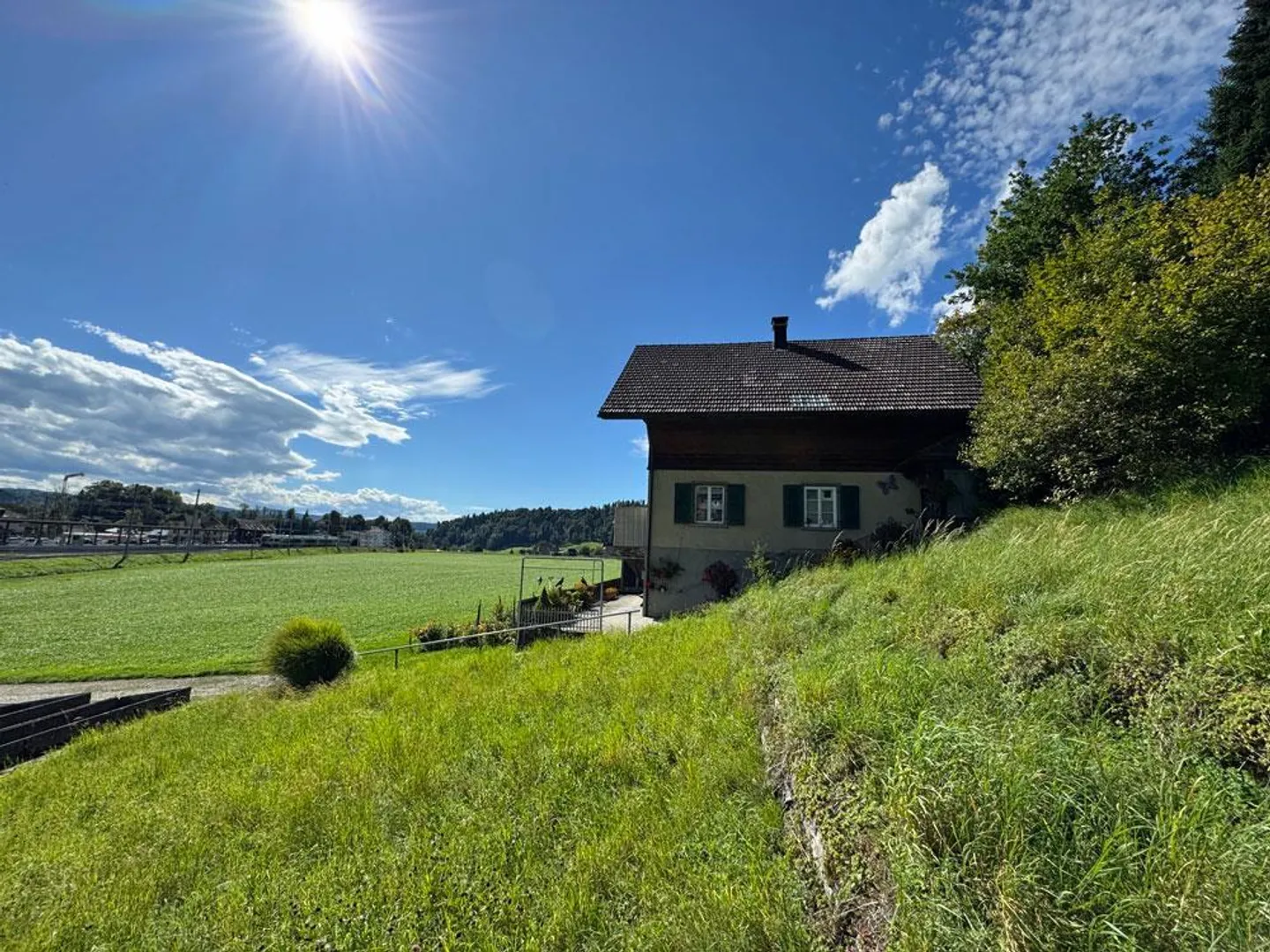 Maison familiale avec beaucoup d'espace et de possibilités d'aménagement - Photo 12 sur 14
