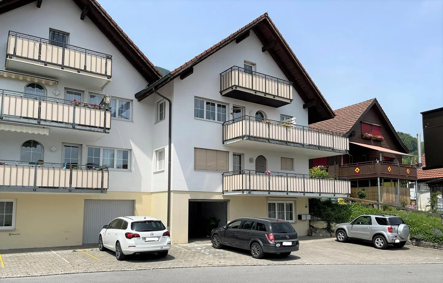 Appartamento familiare di 4,5 stanze al piano rialzato in una posizione tranquilla - Foto 1 di 17
