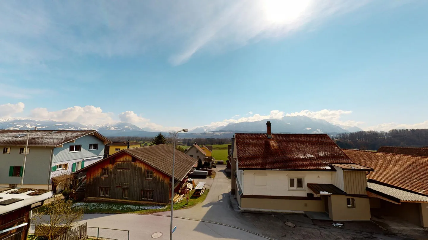 Appartamento familiare di 4,5 stanze al piano rialzato in una posizione tranquilla - Foto 3 di 17