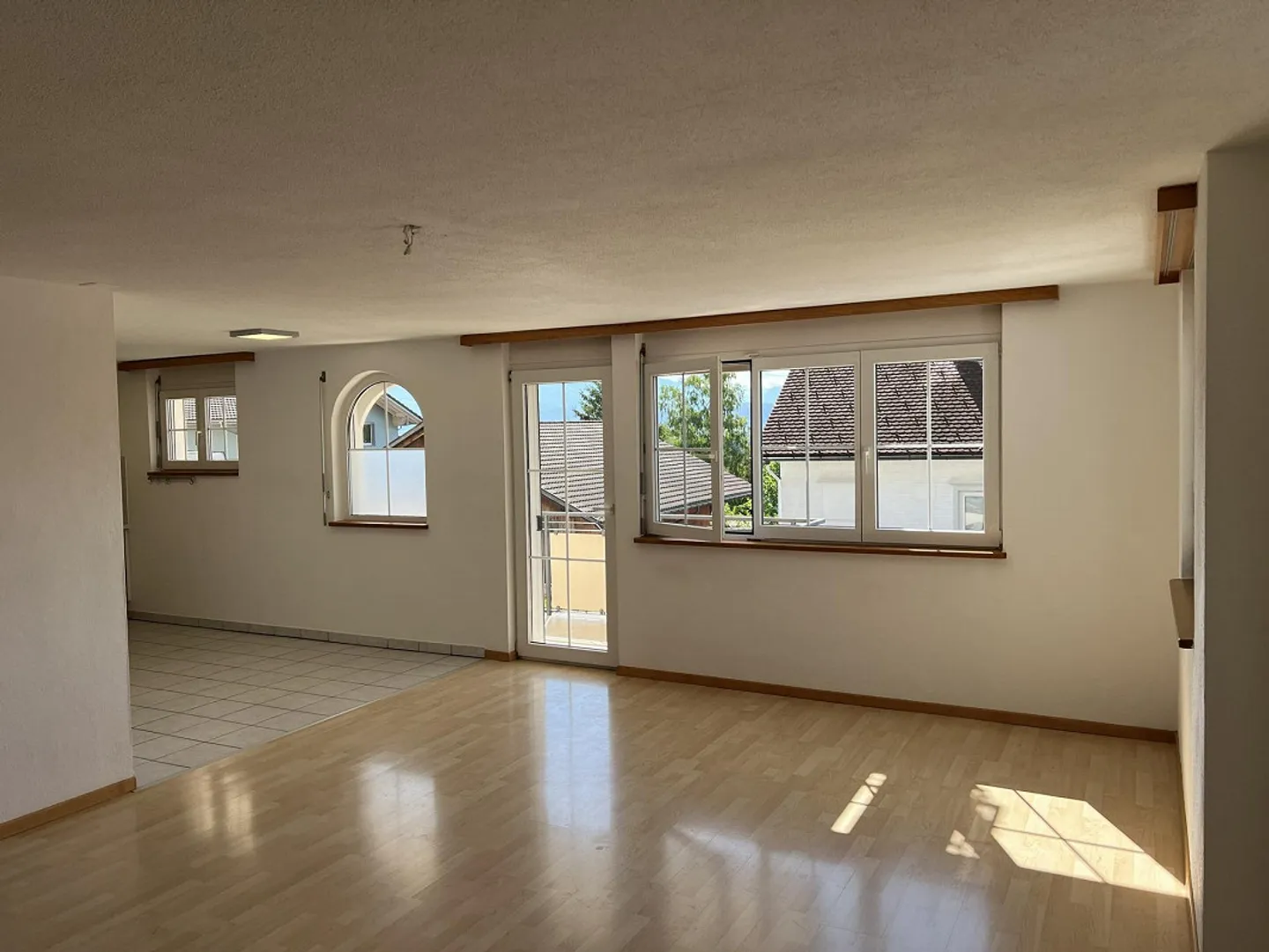 Appartamento familiare di 4,5 stanze al piano rialzato in una posizione tranquilla - Foto 8 di 17