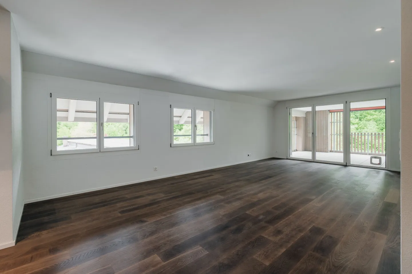 Appartement moderne et lumineux de 3,5 pièces avec deux balcons - Photo 1 sur 11