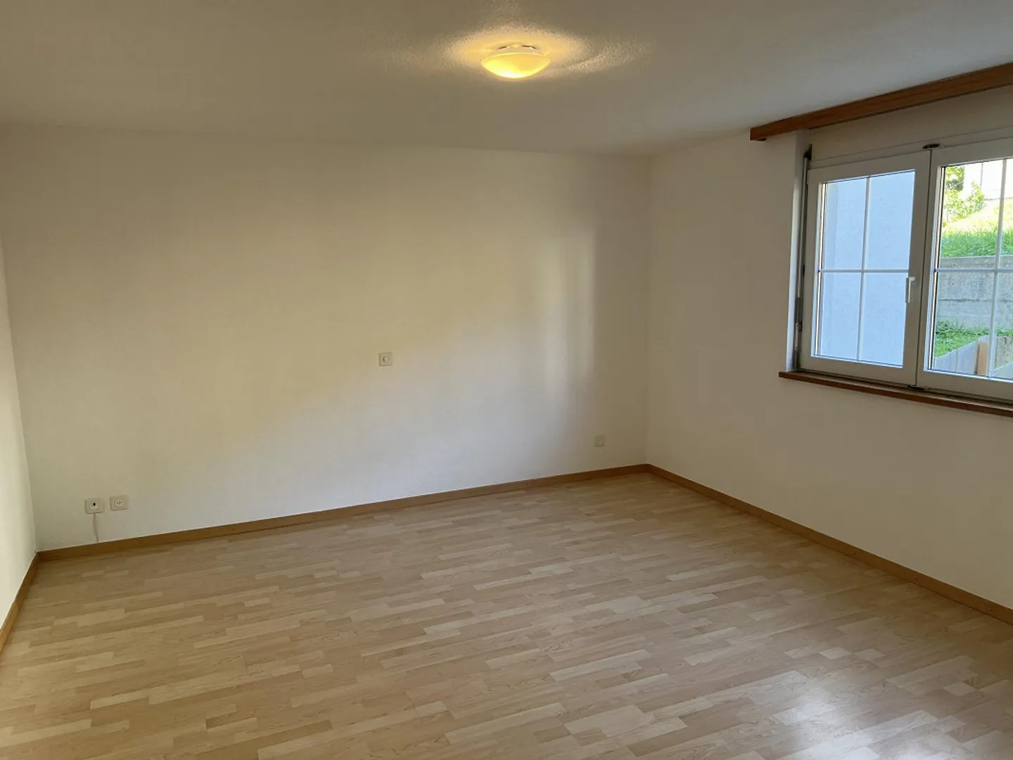 Appartamento familiare di 4,5 stanze al piano rialzato in una posizione tranquilla - Foto 14 di 17