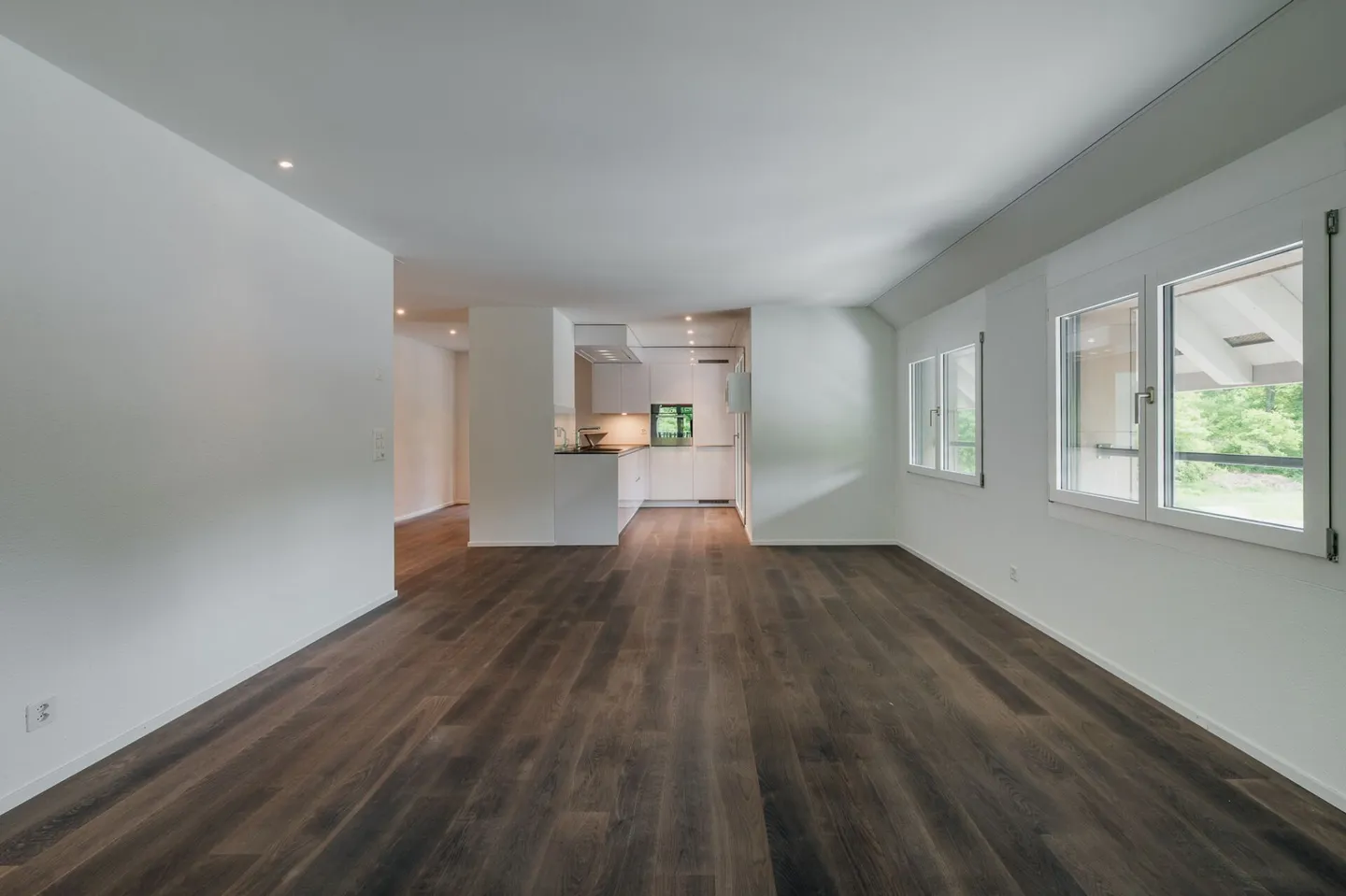Appartement moderne et lumineux de 3,5 pièces avec deux balcons - Photo 2 sur 11