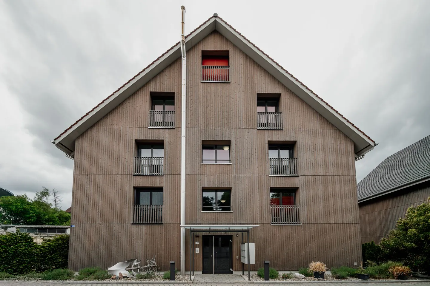 Appartement moderne et lumineux de 3,5 pièces avec deux balcons - Photo 3 sur 11