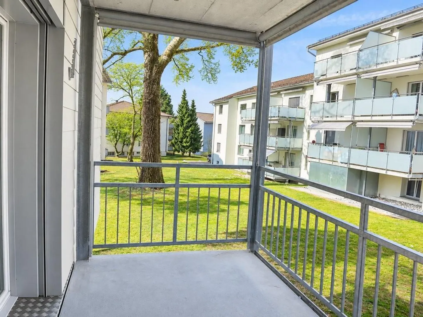 Beautiful 4-room apartment near the airport from 16.12.2026 - Photo 6 of 6