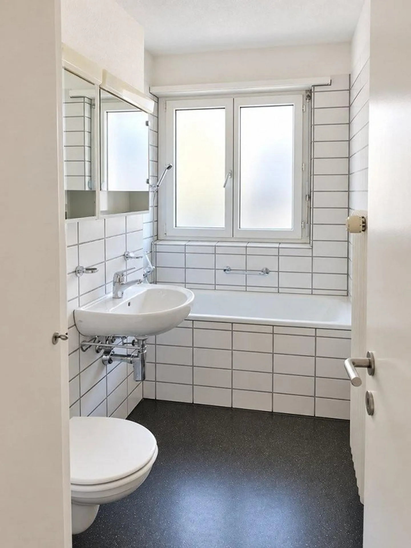 Beautiful 4-room apartment near the airport from 16.12.2026 - Photo 4 of 6