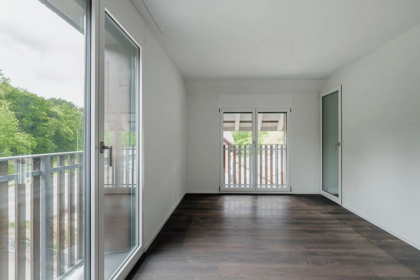 Appartement moderne et lumineux de 3,5 pièces avec deux balcons - Photo 10 sur 11