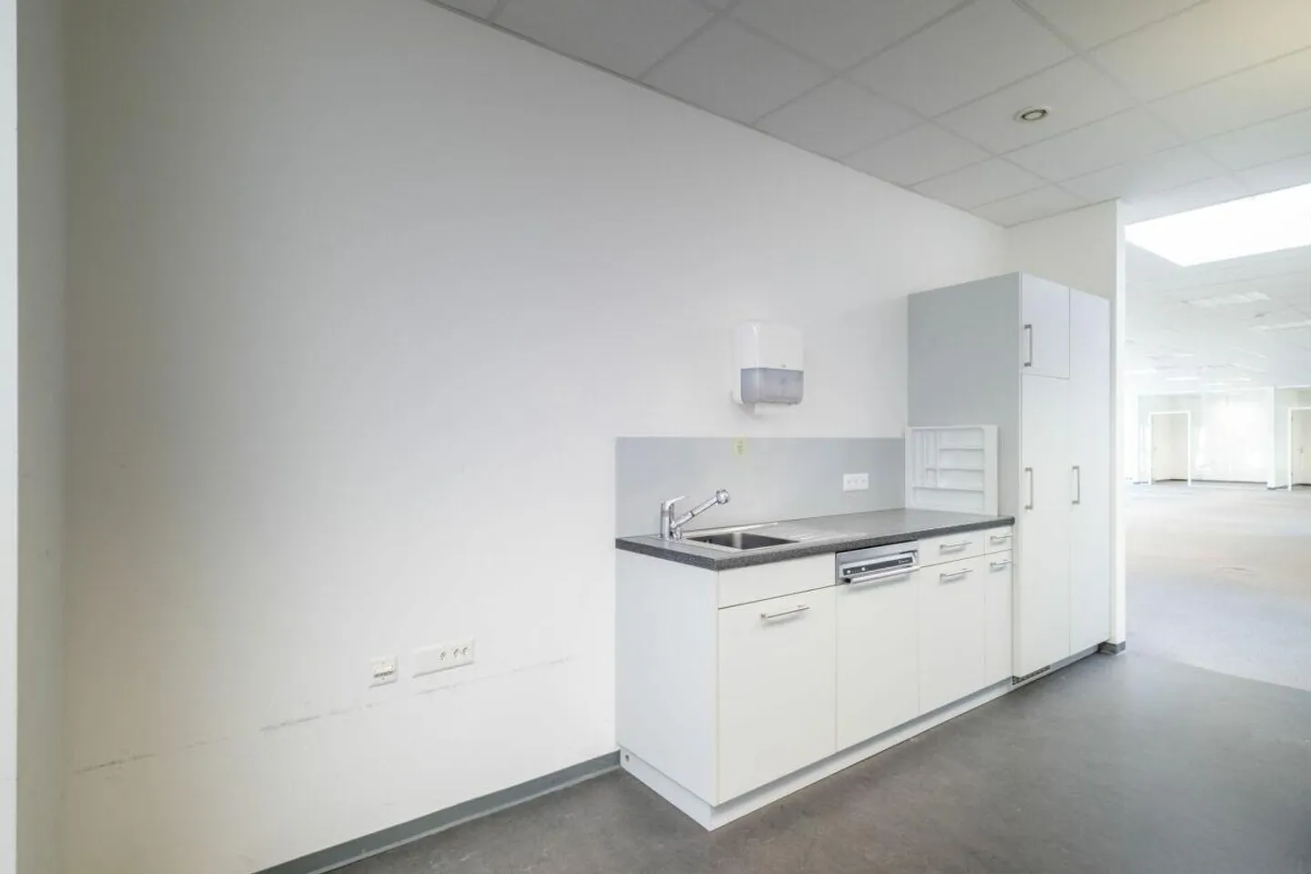Spazi per uffici attraenti a partire da 250 m2 - luminosi, moderni e centrali - Foto 9 di 15
