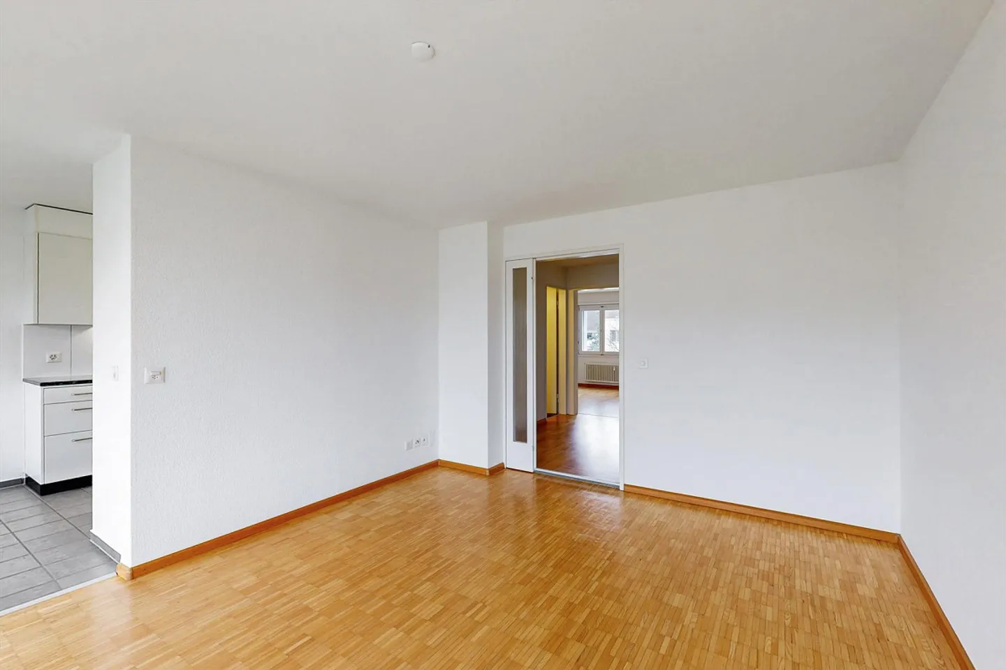 Charming Apartment in Central Location - Photo 7 of 10