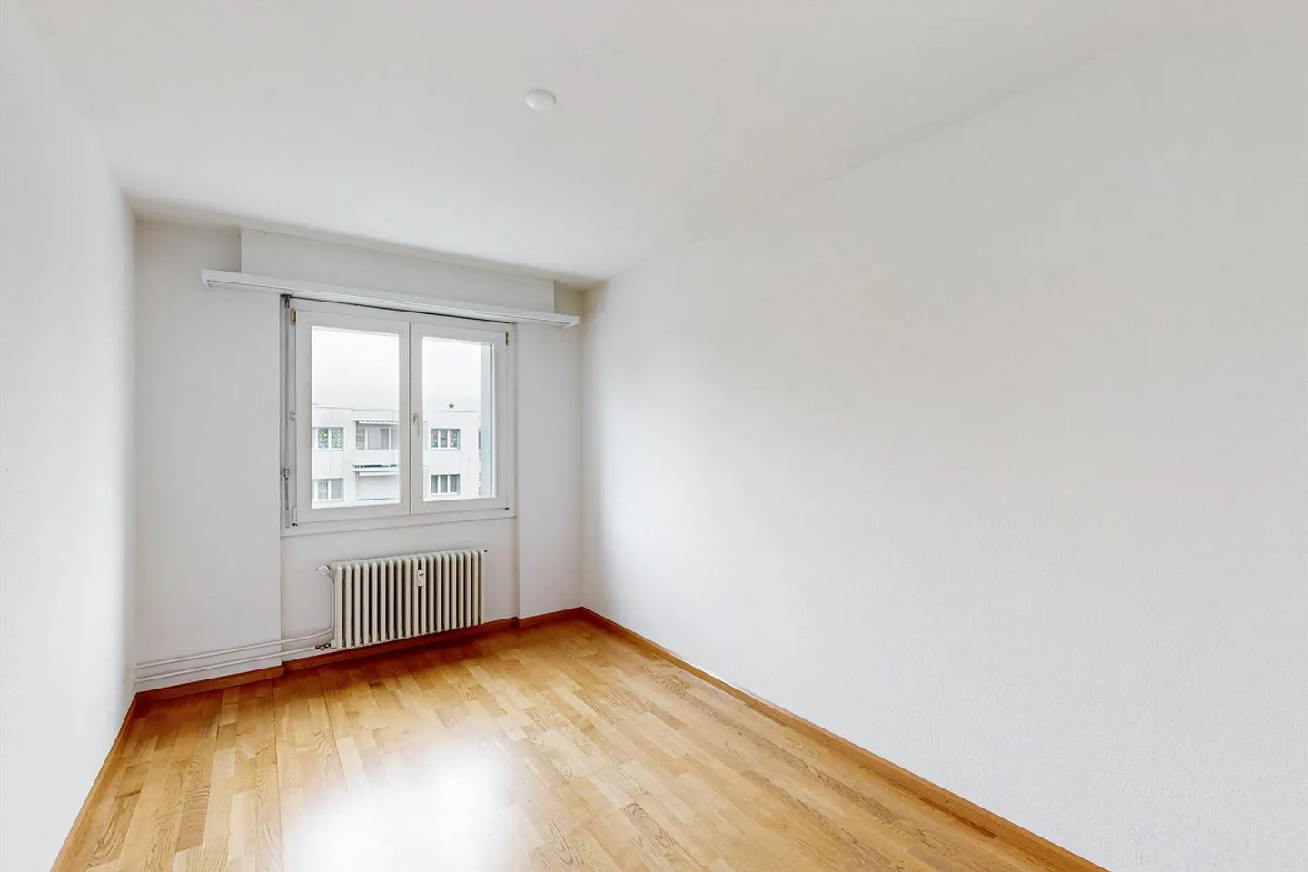 Charming Apartment in Central Location - Photo 4 of 10