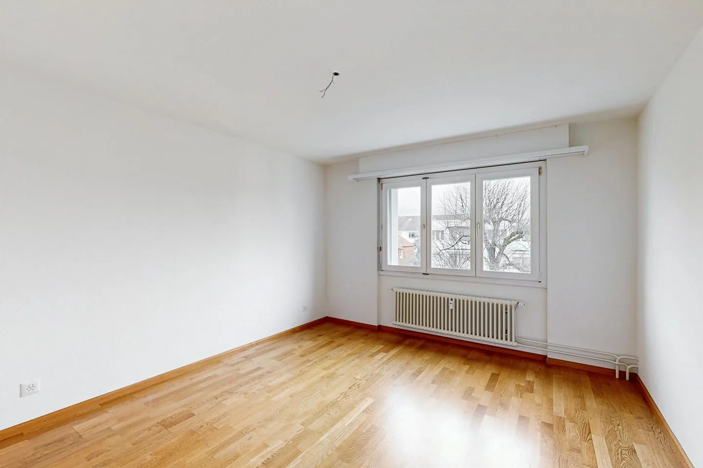 Charming Apartment in Central Location - Photo 5 of 10