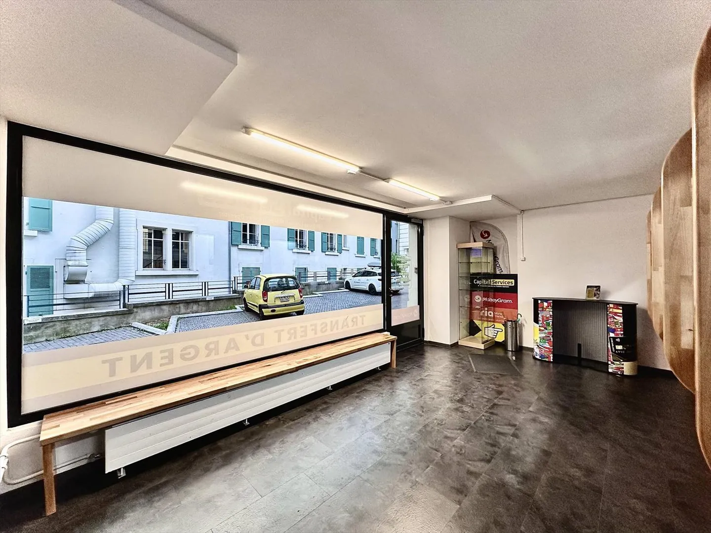 87 m2 arcade for rent in the hypercenter of Lausanne - Photo 2 of 3