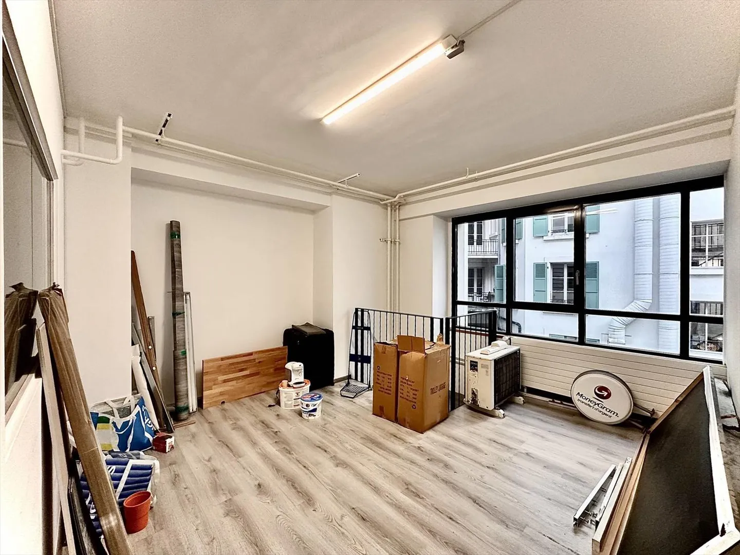 87 m2 arcade for rent in the hypercenter of Lausanne - Photo 3 of 3