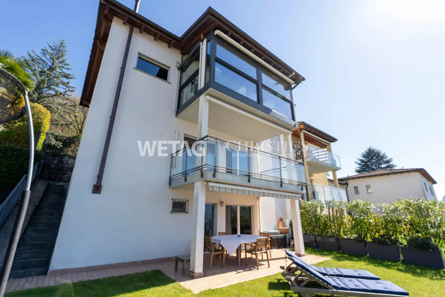 Elegante Villa mit Panoramaterrasse - Foto 1 von 13