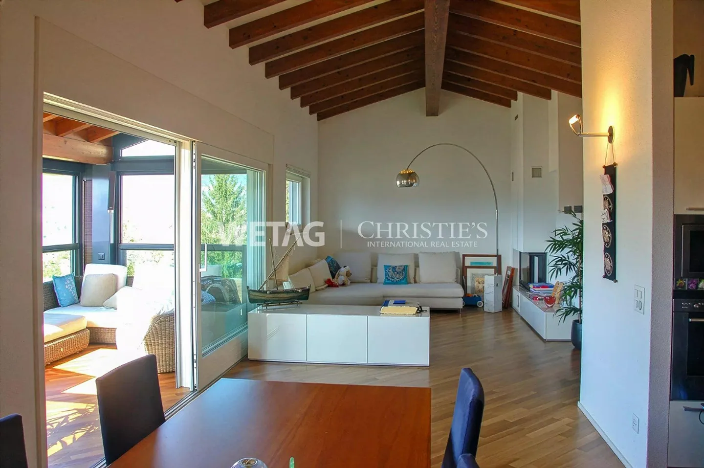 Elegante Villa mit Panoramaterrasse - Foto 3 von 13