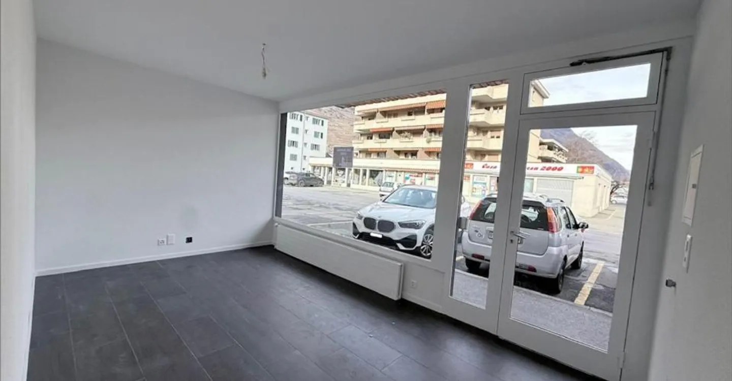 Spazio Commerciale in Affitto a Fully - Foto 1 di 6