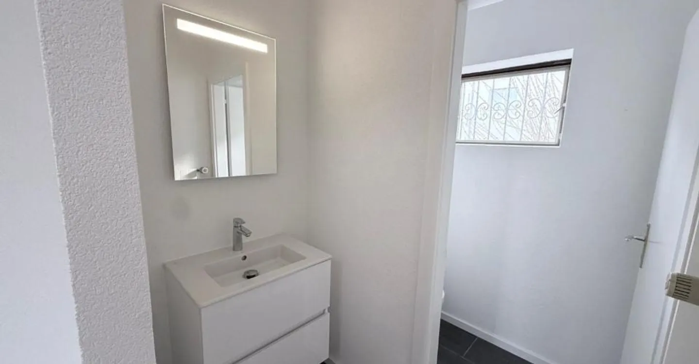 Spazio Commerciale in Affitto a Fully - Foto 2 di 6