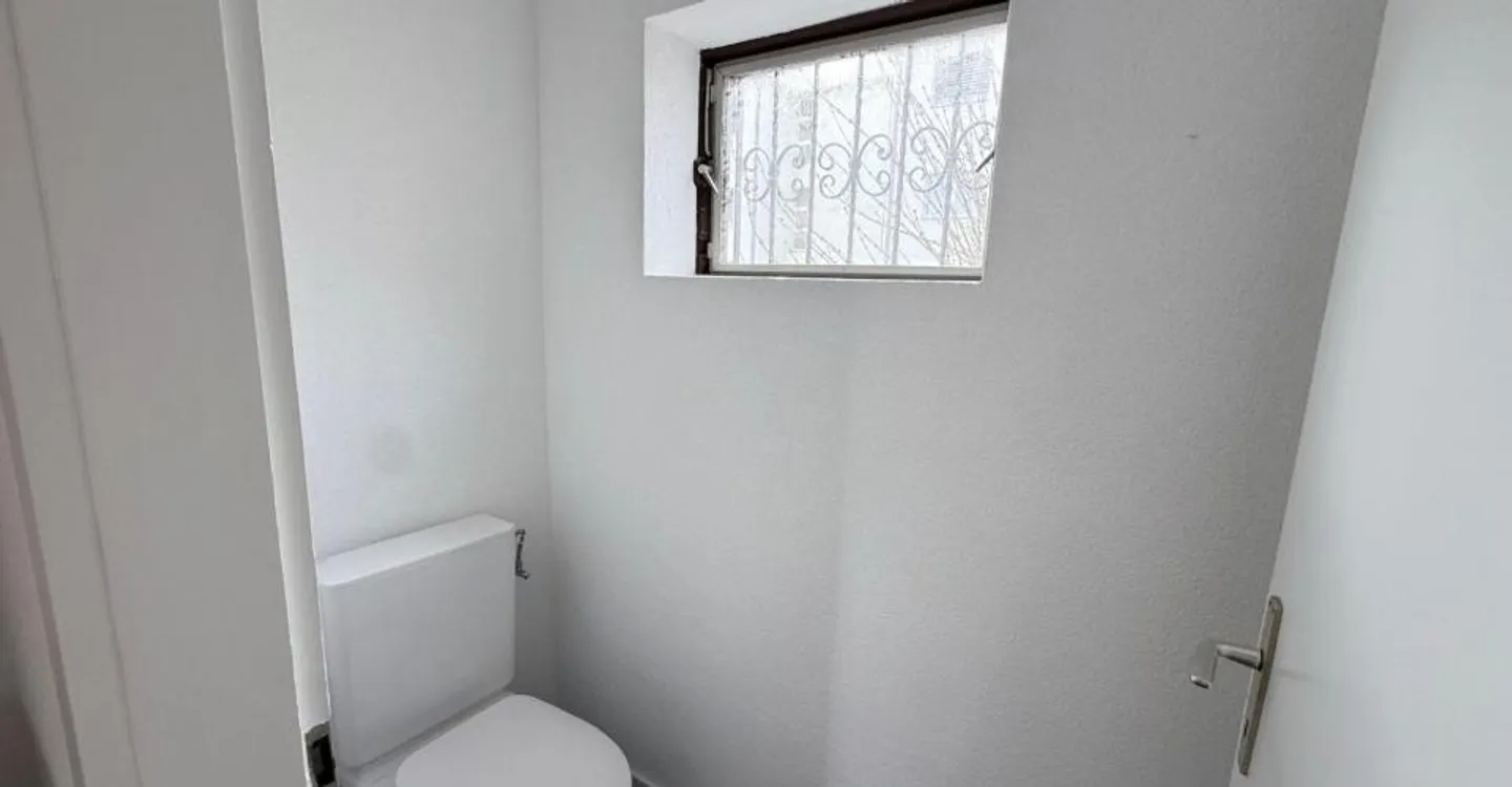 Spazio Commerciale in Affitto a Fully - Foto 3 di 6