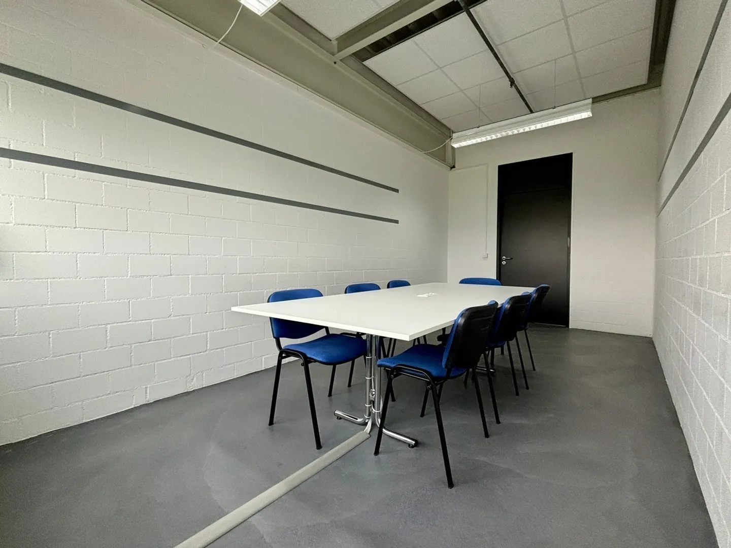 Bureau lumineux (16,7 m2) dans WORKPLACE1 Oensingen - Photo 1 sur 4