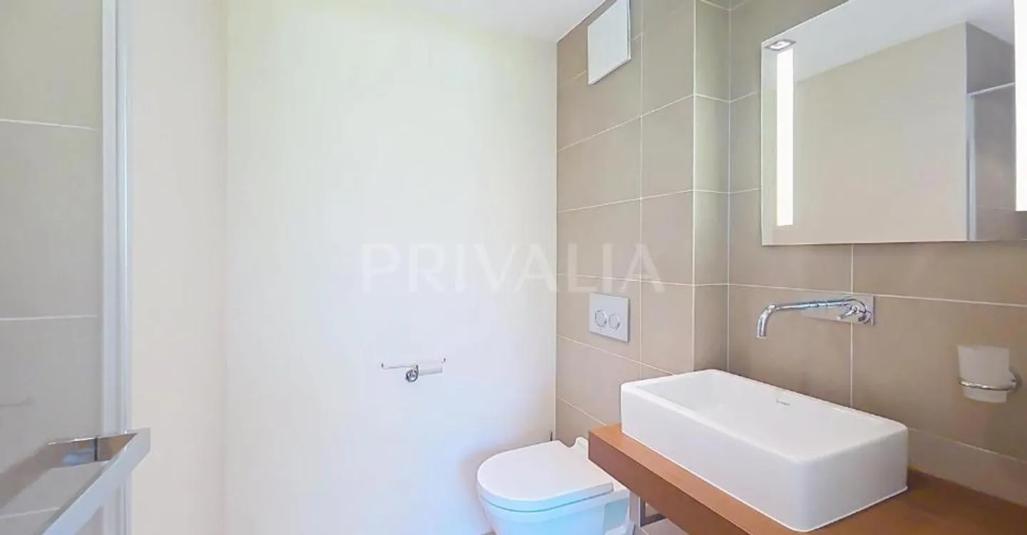 Elegant semi-detached villa with high-end features - Photo 6 of 12