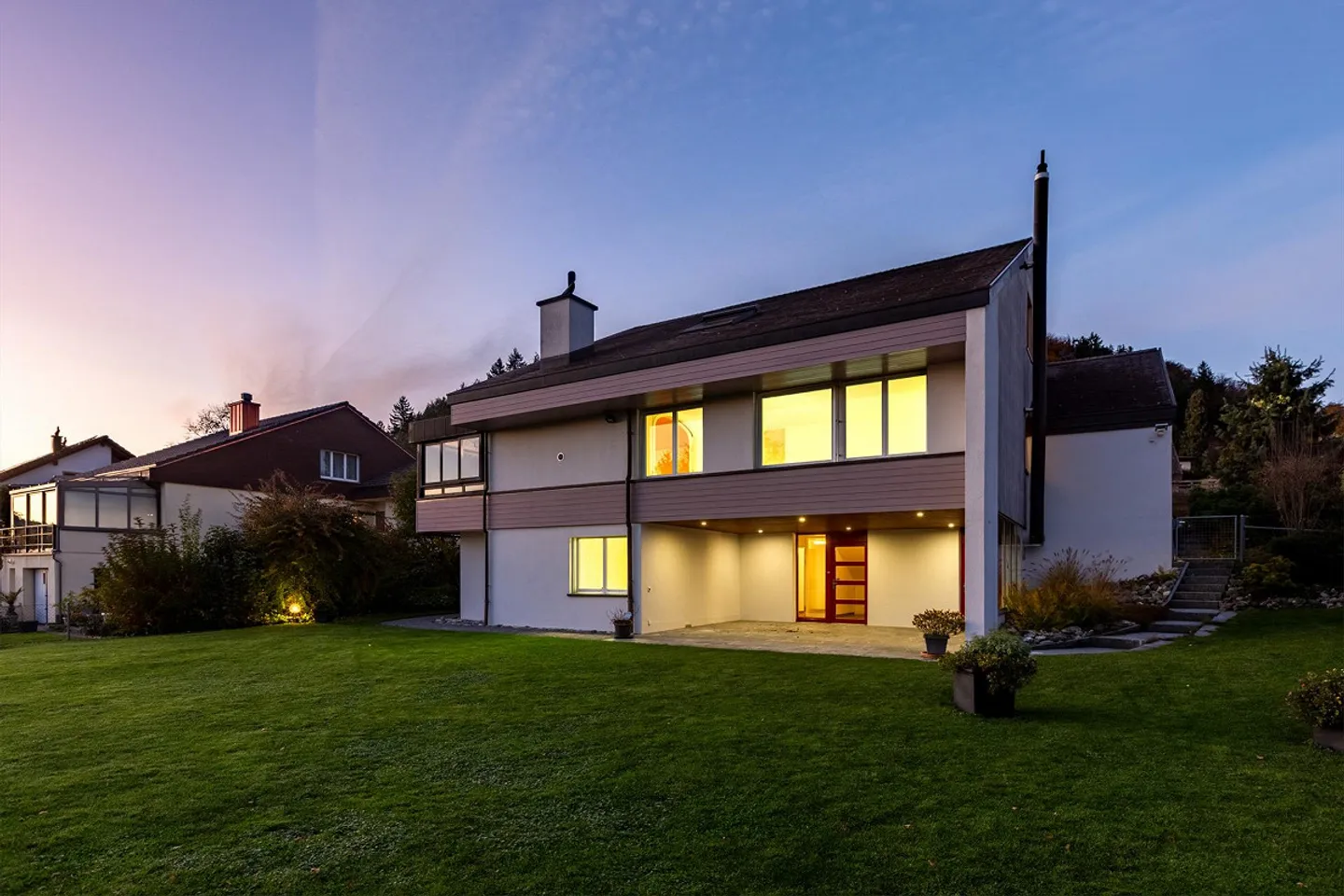 Home between evening sun and mountain view - Photo 4 of 8